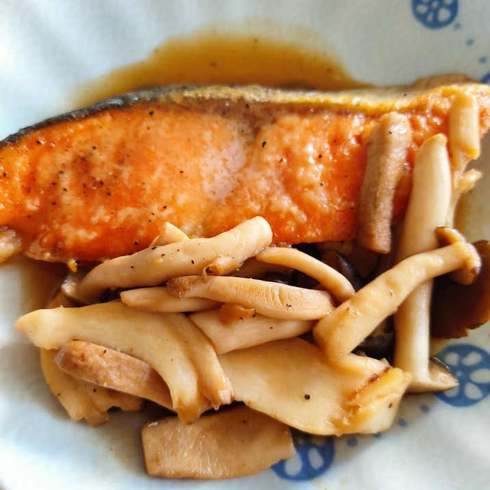 生臭い塩鮭でもおいしい!バターポン酢焼き♡
